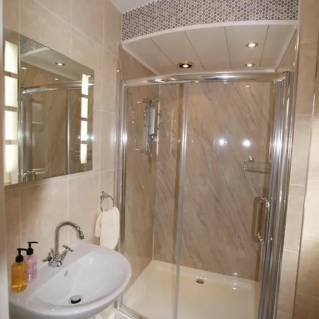Sunnyvale House 4*